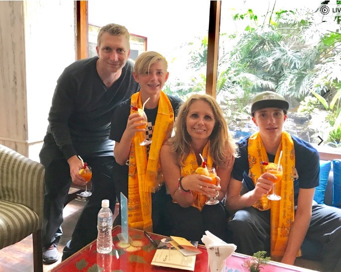 Traveling to Nepal with kids: fresh papaya juice at the Hotel Himalaya Kathmandu