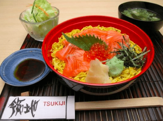 fresh sushi in tokyo