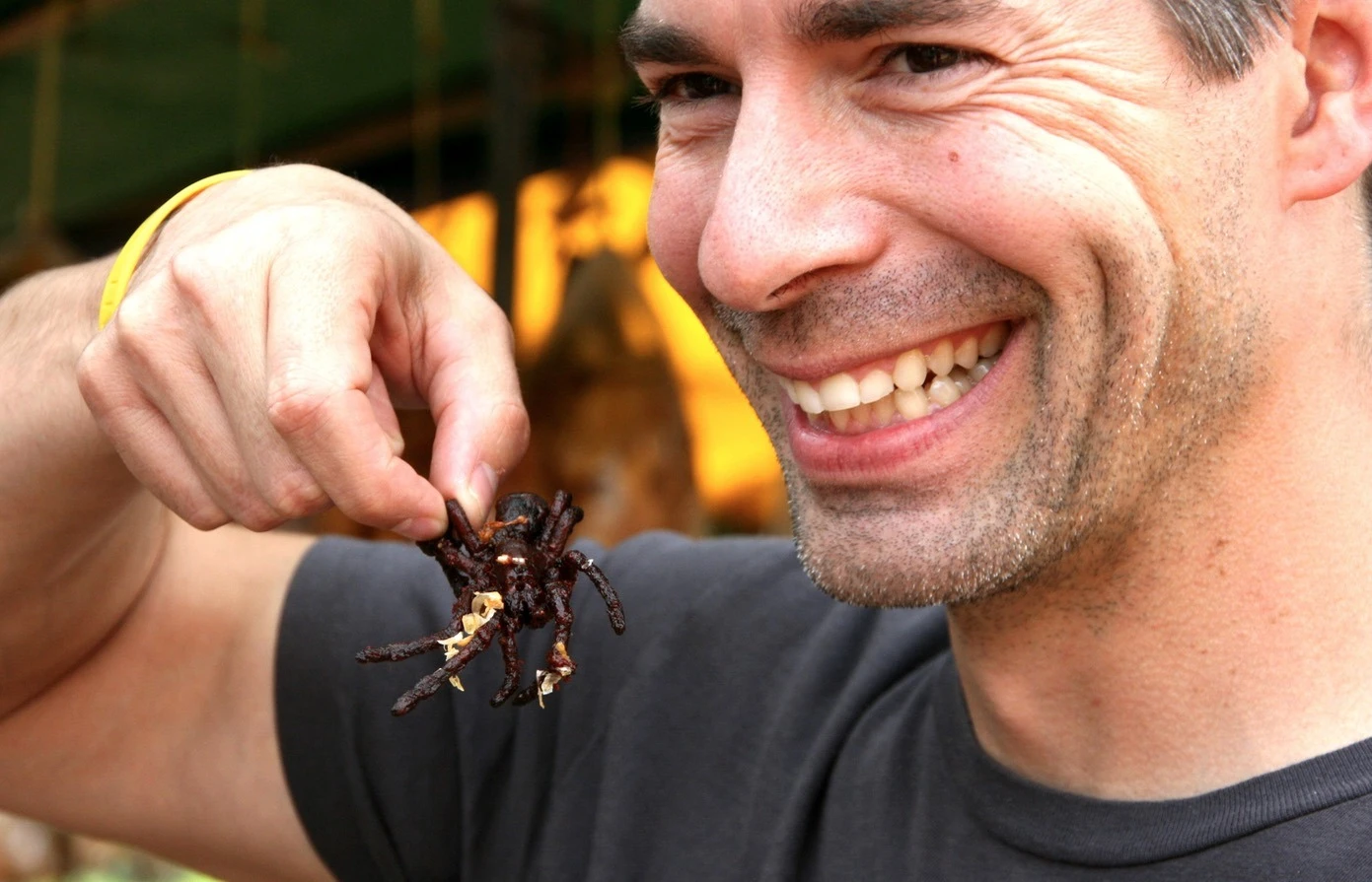 eating tarantulas in cambodia