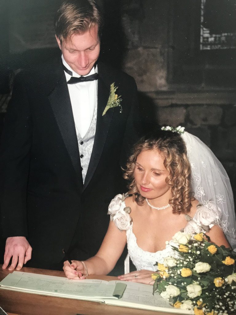 signing the registary royal wedding