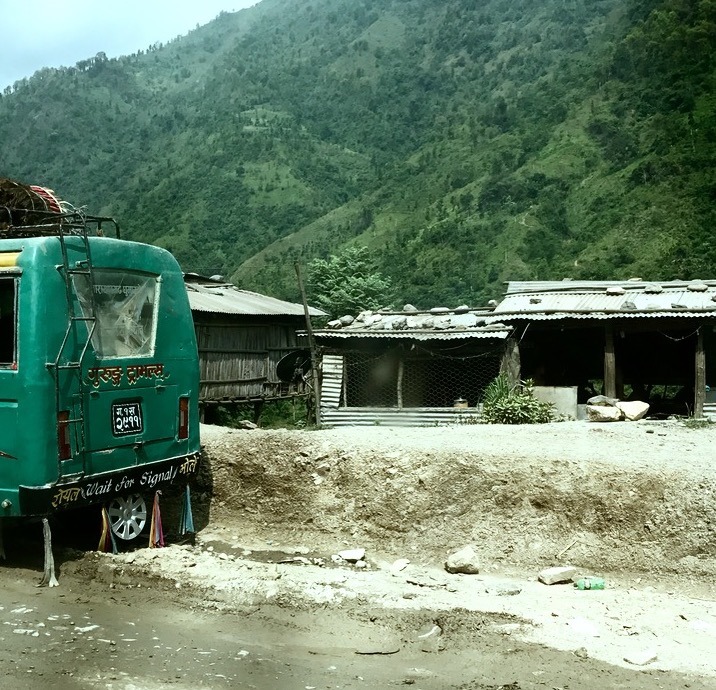 the drive from kathmandu to chitwan national park