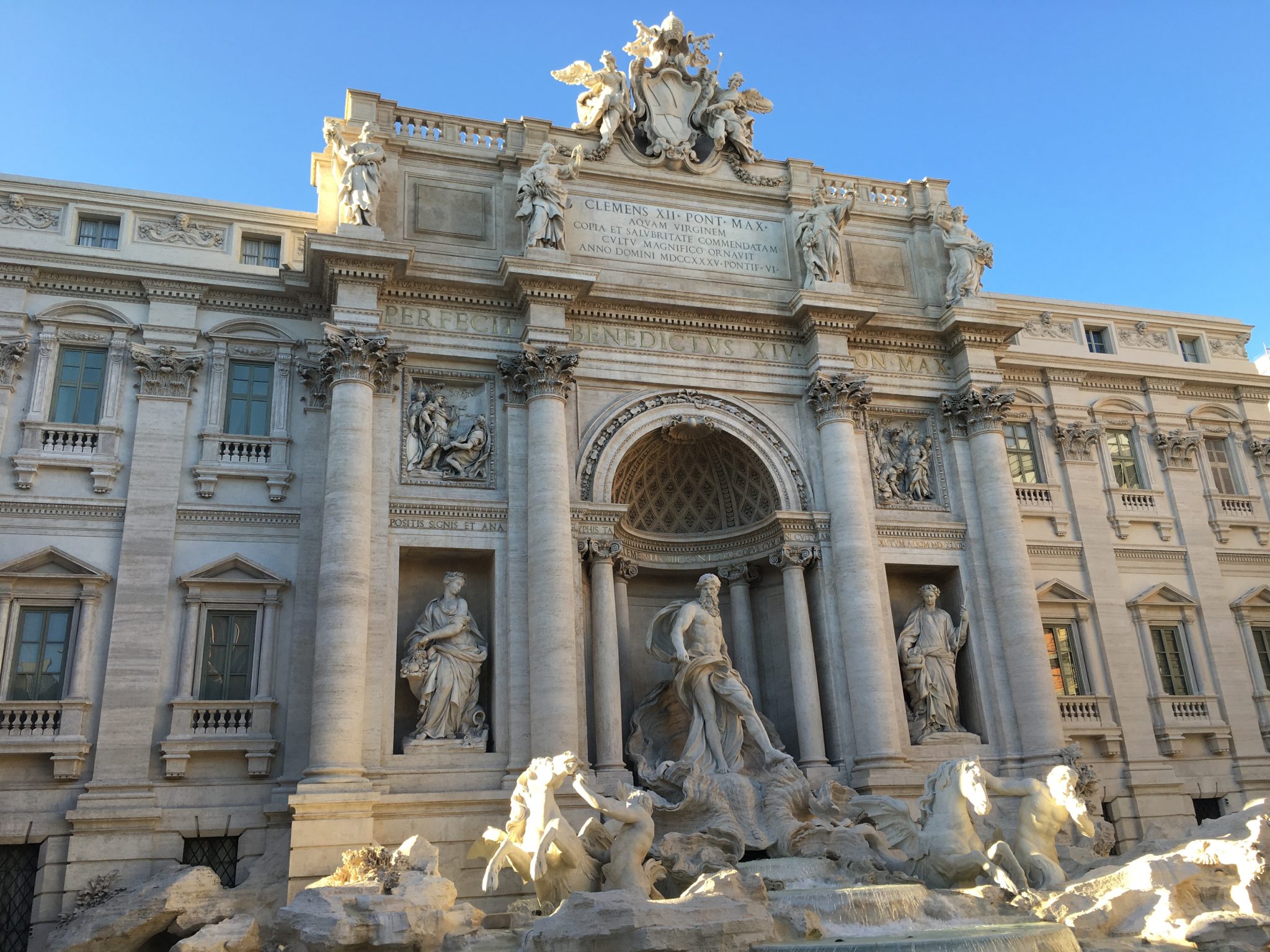 why do we throw money into the trevi fountain in rome