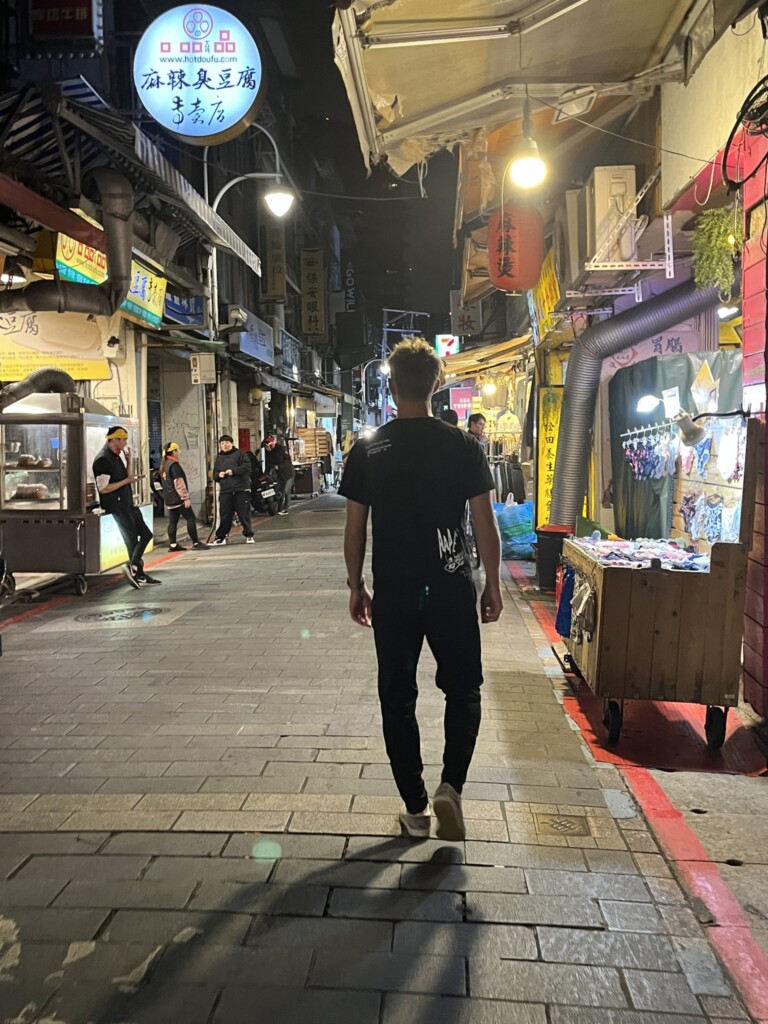 nightlife in Taipei with a 15 hour layover in Taipei